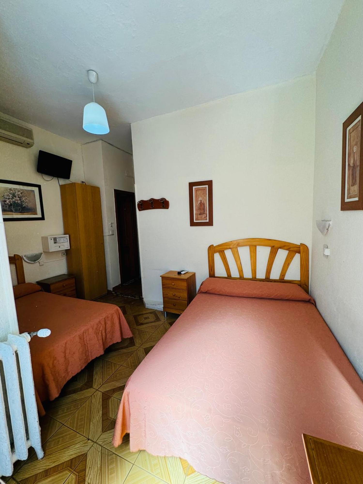 Hostal Fuentesol Madrid Luaran gambar