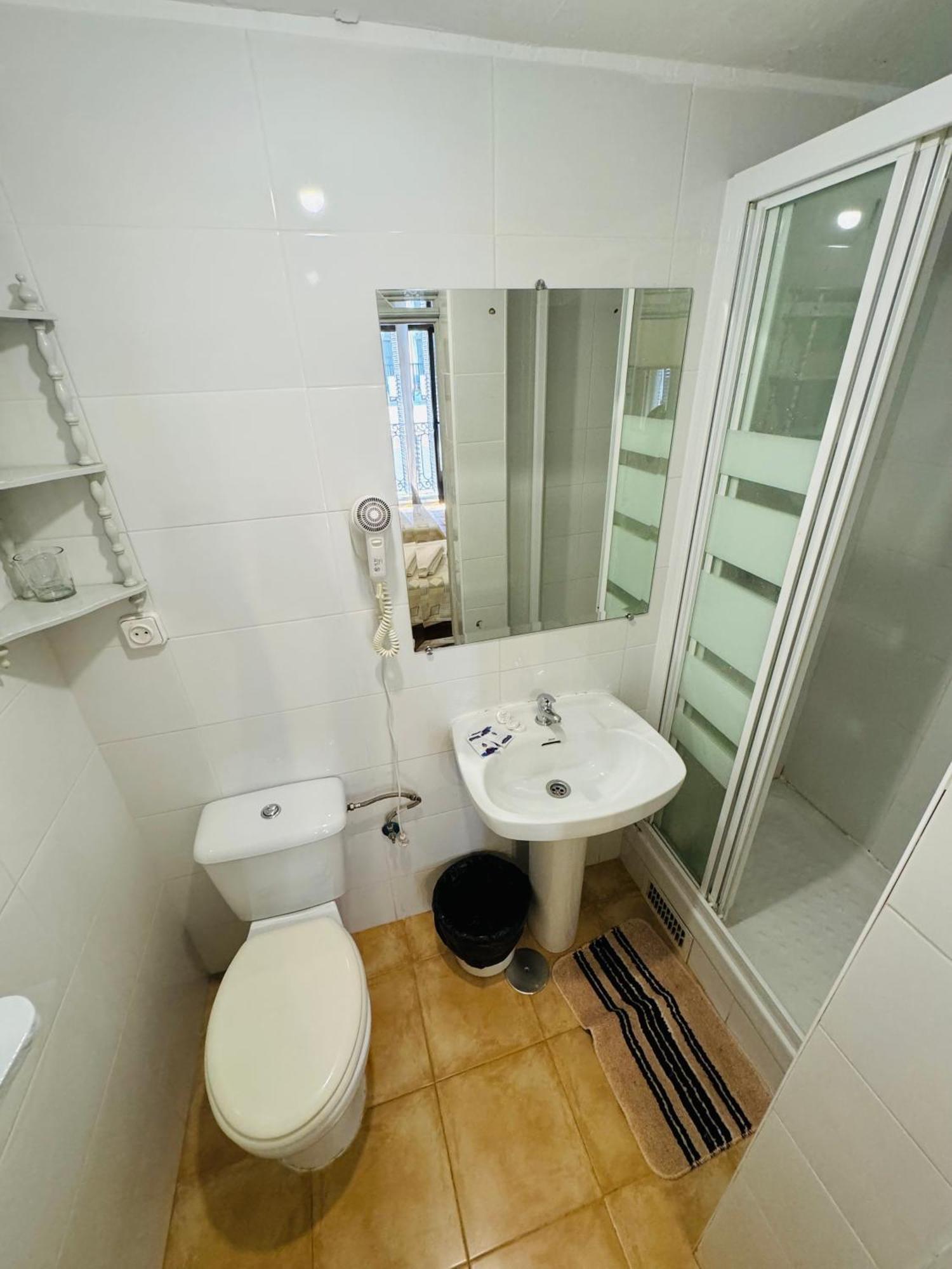 Hostal Fuentesol Madrid Luaran gambar